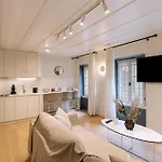 Apartment King Charles & Pavlos De Grece *